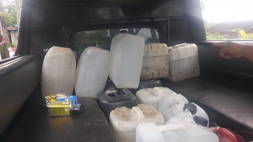 Satpol PP Provinsi Bali sita 370 liter arak gula.