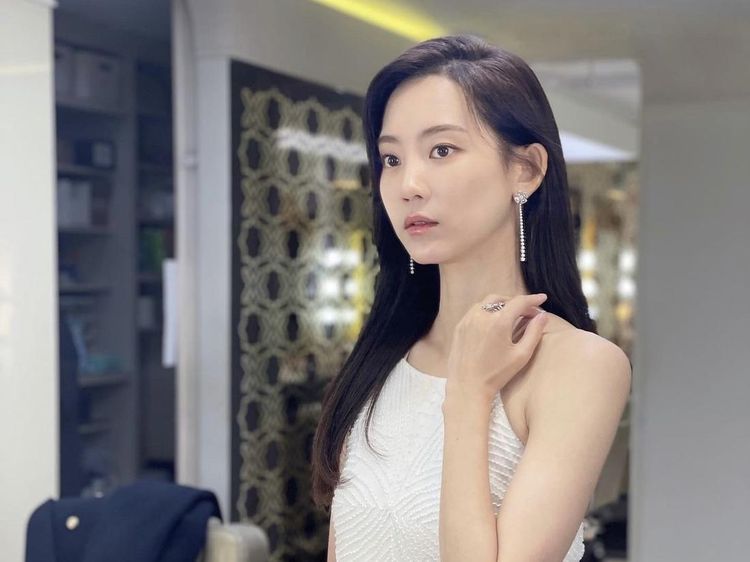 8 Potret Cantik Shin Hyun Bin, Pacar Song Joong Ki di Drakor Terbaru