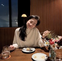 Pasangan drama Korea The Youngest Son of a Conglomerate itu telah memulai proses syuting. Namun, baru foto-foto Song Joong Ki yang tersebar di media sosial. Penampilan Shin Hyun Bin masih belum terekspos dan membuat penggemar penasaran. Foto: dok. Instagram @hyunbeenshin