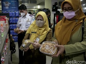 Sidak Mamin di Probolinggo Temukan Kemasan Rusak hingga Kedaluwarsa