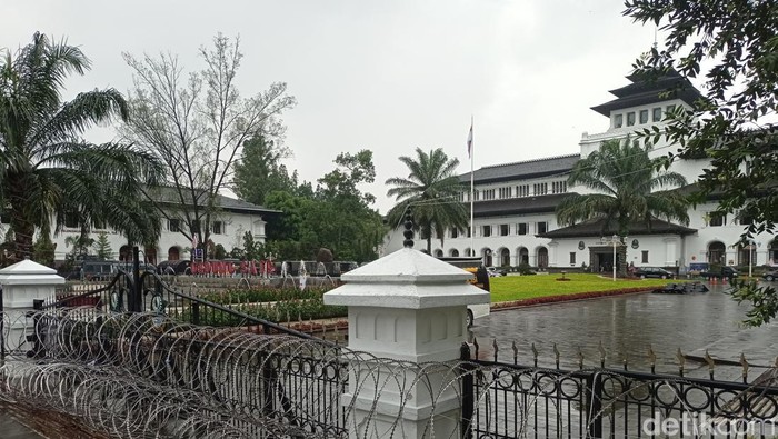Situasi terkini di Gedung Sate.