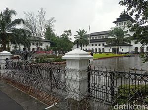Mahasiswa Bakal Demo Lagi Hari Ini di Gedung Sate!