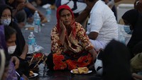 Meski tengah berpuasa, mereka tetap ikut beraksi menuntut keadilan atas tewasnya demonstran yang menolak kenaikan harga BBM di Sri Lanka.