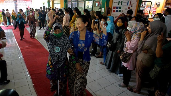 Momen Suka Cita Peringatan Hari Kartini di Berbagai Daerah
