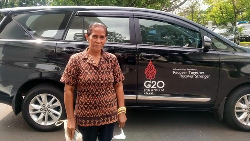 Suster Yovita Mariati saat melapor diri ke Sekretariat Presiden guna mengikuti acara peringatan Hari Kartini di Istana Negara bersama Presiden Joko Widodo, Rabu (20/4/2022).