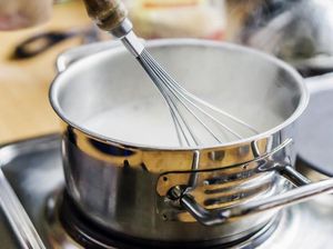Apakah Susu Boleh Dihangatkan? Ini Penjelasannya