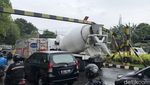 Truk Molen Sundul Portal di Bintaro, Lalin Tersendat