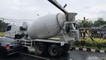 Truk Molen Sundul Portal di Bintaro, Lalin Tersendat