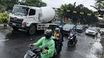 Truk Molen Sundul Portal di Bintaro, Lalin Tersendat