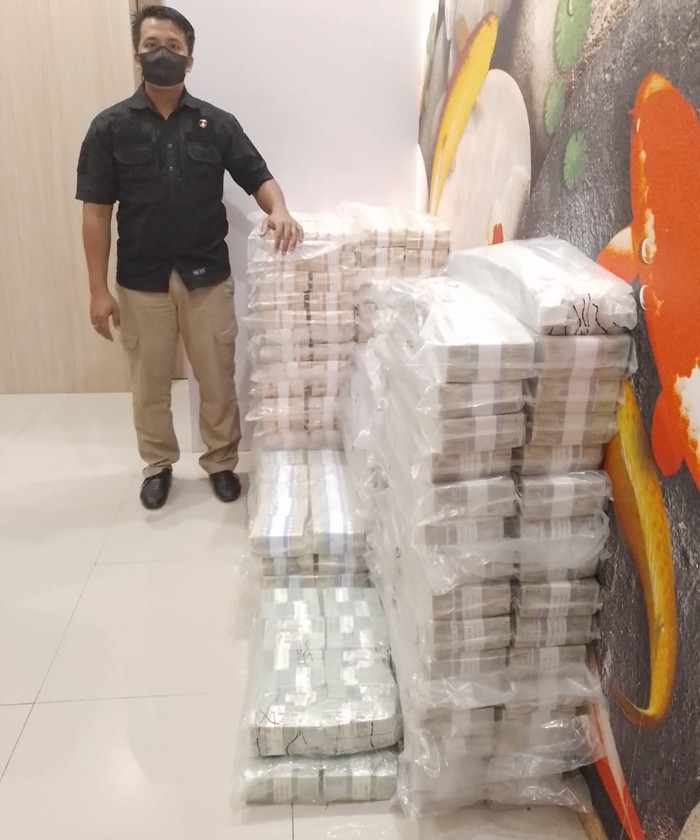 uang baru Rp 3,7 miliar disita