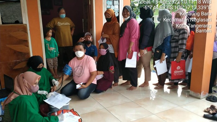 Vaksinasi booster warga di Neglasari, Tangerang