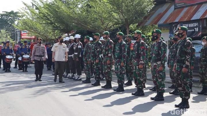 148 personel gabungan saat apel operasi ketupat di Kota Palopo (detikSulsel/Arzad)