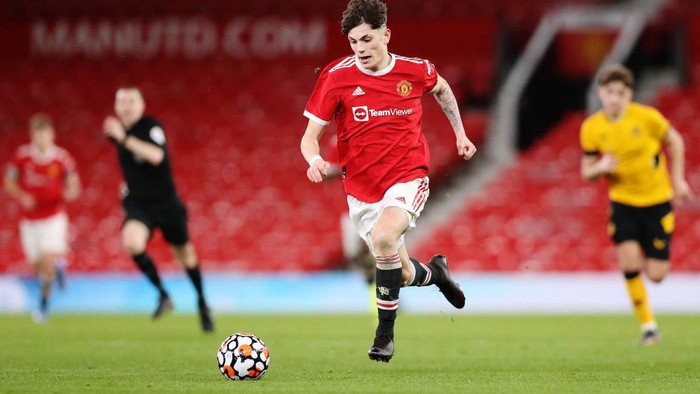 MANCHESTER, ENGLAND - MARCH 09: Alejandro Garnacho of Manchester United runs with the ball during the FA Youth Cup Semi Final match between Manchester United and Wolverhampton Wanderers at Old Trafford on March 09, 2022 in Manchester, England. (Photo by Charlotte Tattersall/Getty Images)