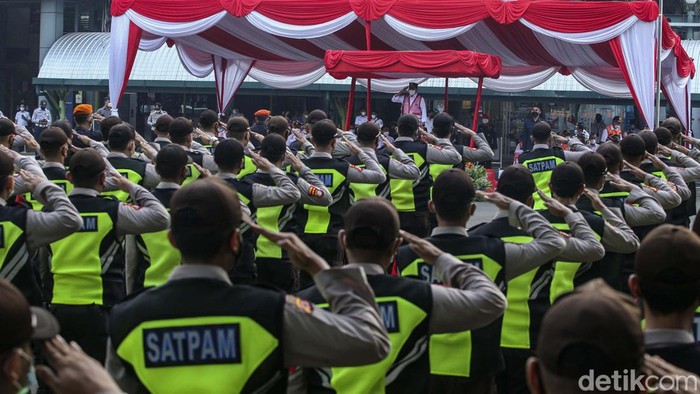 Apel Gelar Pasukan Angkutan Lebaran Apel Gelar Pasukan Angkutan Lebaran 1443 H / 2022 M digelar di Stasiun Gambir, Jumat (22/4/2022). Apel ini dipimpin oleh Menhub Budi Karya.