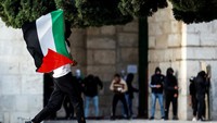 Sebelumnya juga terjadi bentrokan di dalam masjid yang membuat puluhan warga Palestina terluka.