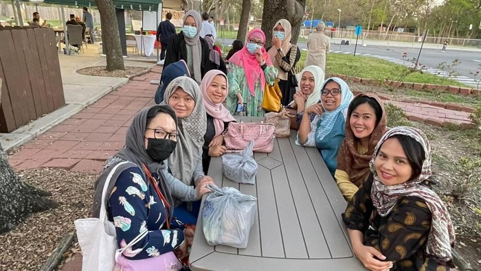 Berbuka puasa di Masjid Istiqlal Houston