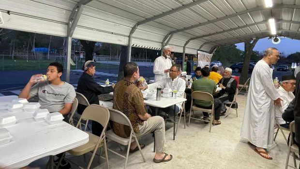 Berbuka puasa di Masjid Istiqlal Houston