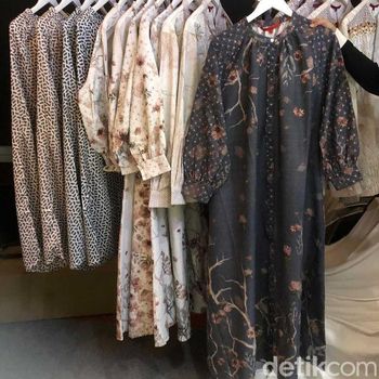 Berburu koleksi Hari Raya Idul Fitri di Muslim Fashion Festival 2022.