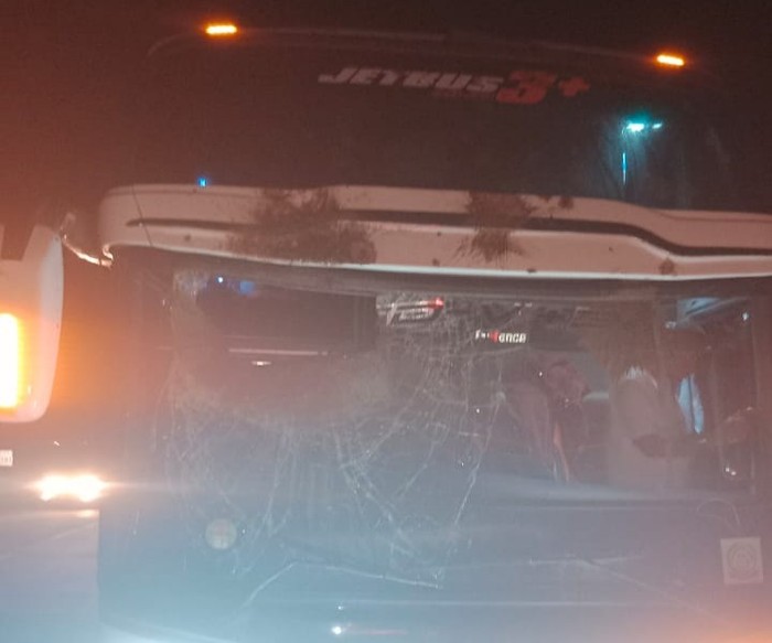 Bus NPM dilempari batu dan tanah oleh orang tidak dikenal di tol Lampung-Palembang Km 181 (21/4/2022)