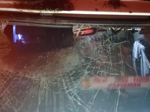 Bus Damri Dilempari Batu oleh OTK di Jalan Tol Lampung