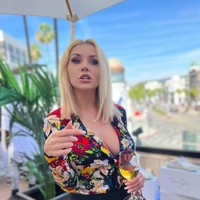 Pernikahan tersebut berakhir dengan perceraian. Courtney bahkan mengaku trauma karena dia adalah korban grooming atau pelecehan orang dewasa kepada anak-anak atau remaja. Foto: dok. Instagram/@courtneyastodden