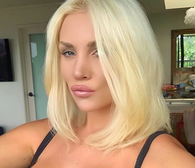 “Ini menyoroti tentang grooming dan apa yang terjadi kepadaku dan apa yang sebenarnya terjadi pada banyak anak lain di Amerika Serikat,” kata Courtney kepada Fox News. Foto: dok. Instagram/@courtneyastodden