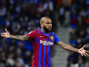 Dani Alves: Real Madrid Beruntung Start Barcelona Lambat
