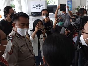 Bacakan Tuntutan di Kantor Anies, Koalisi Warga-Polisi Sempat Adu Mulut