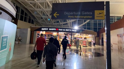 Kanwil Kementerian Hukum dan HAM RI (Kemenkumham) Bali mendeportasi dua orang laki-laki yakni berinisial LC berkewarganegaraan Denmark (54) dan OP berkewarganegaraan Jerman (54)