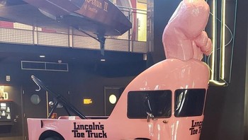 Truk derek dengan desain konyol tapi unik. Foto: Brightside