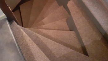 Desain tangga yang aneh. Foto: Brightside