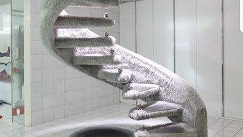 Mau model tangga ini di rumah kamu? Foto: Brightside