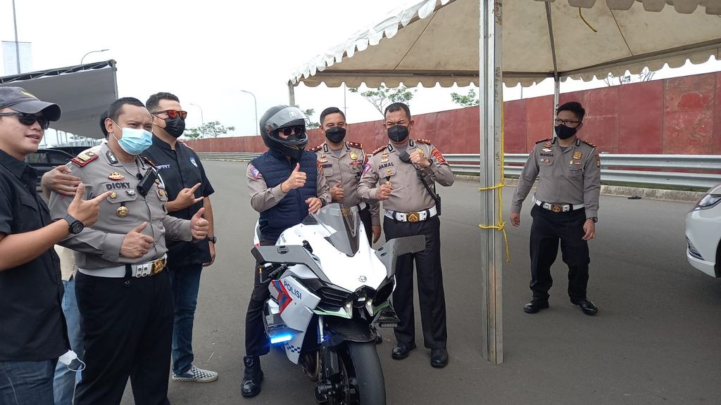 Dirlantas Polda Metro Jaya Kombes Sambodo Puromo Yogo menjajal lintasan street race BSD, Pagedangan, Tangerang