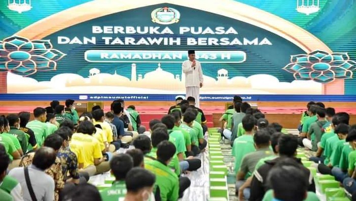 Gubsu Edy Rahmayadi buka puasa bersama PSMS, PSDS dan Karo United.