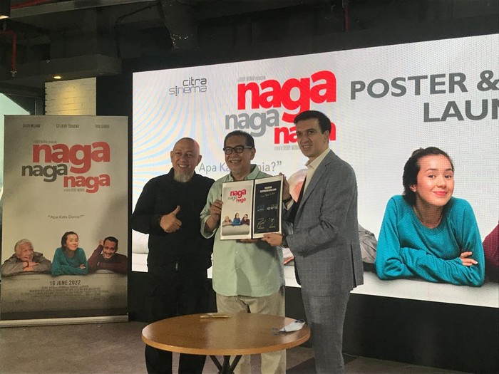 Film Naga Naga Naga siapa tayang.