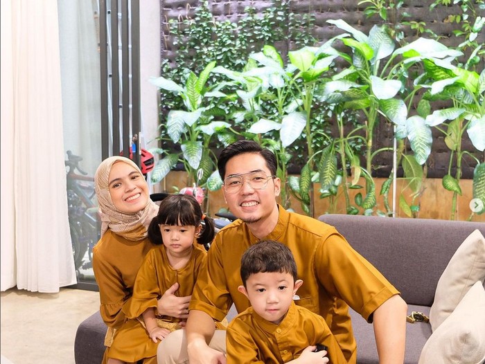 Foto keluarga Nycta Gina. Foto keluarga Nycta Gina.