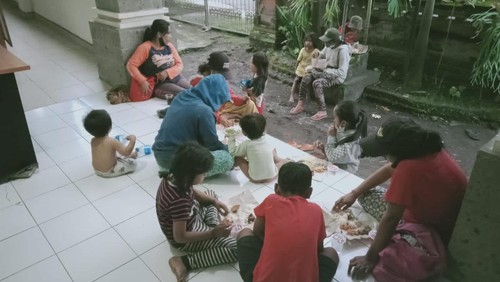 Sebanyak 13 orang gepeng yang baru saja dikembalikan dari Dinsos Kota Denpasar. (Selamat Juniasa/detikBali)