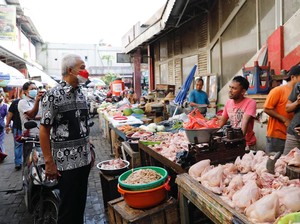 Blusukan ke Pasar, Ganjar Cek Suplai Minyak-Harga Sembako di Banyumas