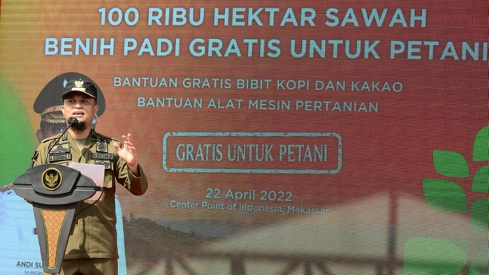 Gubernur Sulsel Andi Sudirman Sulaiman serahkan bantuan benih padi