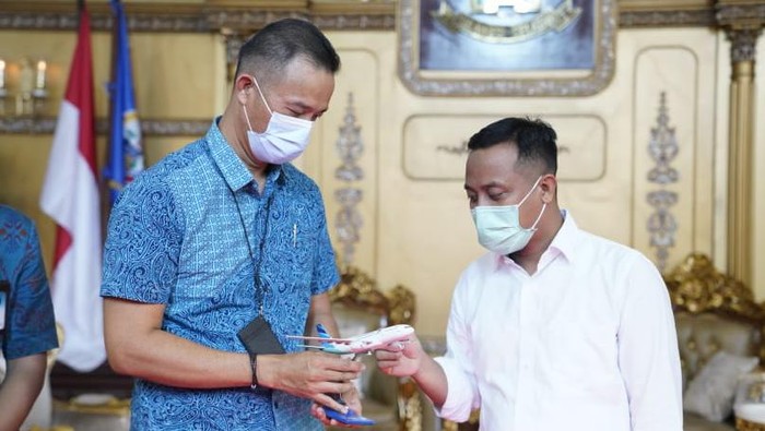Gubernur Sulsel menerima Regional CEO Garuda Indonesia di Makassar