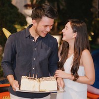 Saat Yakup berulang tahun pun Jessica Mila tampak hadir dan ikut memberikan pacar tercintanya itu kejutan. Tak lupa momen tersebut diabadikan dan diunggah ke akun Instagram Jessica. Foto: Instagram/@jscmila