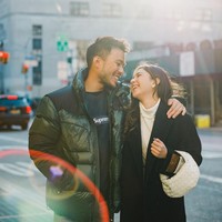 Jessica Mila dan Yakup juga sempat menghabiskan waktu bersama pergi ke Amerika Serikat. Hal itu terlihat dari foto mesra yang dibagikan oleh Jessica Mila akun Instagramnya.  Sambil merangkul mesra sang kekasih, keduanya tampak tertawa bersama. Foto: Instagram/@jscmila