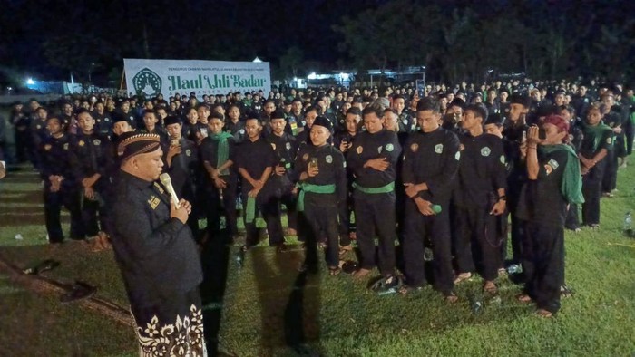 Kala GusNabil Ajak Kader Pagar Nusa Aktif di Sosmed Ketua Umum Pimpinan Pusat Pagar NusaΒ Muchamad Nabil Haroen mendorong kader Pagar Nusa di Banyuwangi, Jawa Timur berperan di Sosial Media.
Hal itu menunjukkan semangat para mujahid saat perang badar tapi dengan menyesuaikan kondisi saat ini, yakni bukan lagi perang fisik, tapi berperan di media sosial. Ia mengemukakan bahwa organisasi Pagar Nusa yang dipimpinnya cukup besar, tetapi di media sosial justru tidak tampak.