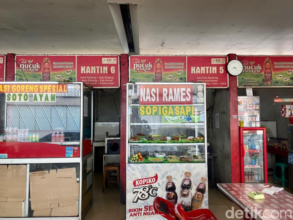 Kondisi kantin di rest area KM 19 di Jalan Tol Jakarta-Cikampek