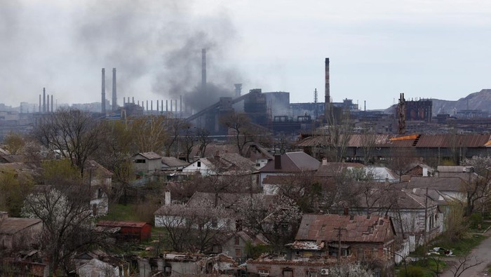 Kondisi Pabrik Azovstal, Tempat Berlindung Pasukan Ukraina di Mariupol Sebanyak 2.000 tentara Ukraina masih bertahan di pabrik baja Azovstal, Mariupol. Diketahui, pabrik baja itu menjadi benteng terakhir Ukraina di Mariupol.
