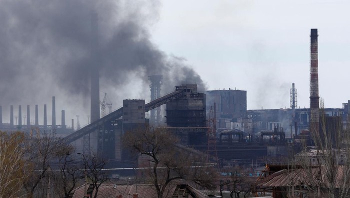 Sebanyak 2.000 tentara Ukraina masih bertahan di pabrik baja Azovstal, Mariupol. Diketahui, pabrik baja itu menjadi benteng terakhir Ukraina di Mariupol.