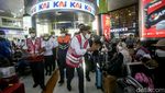 Cek Kesiapan, Menhub Sapa Pemudik di Stasiun Gambir