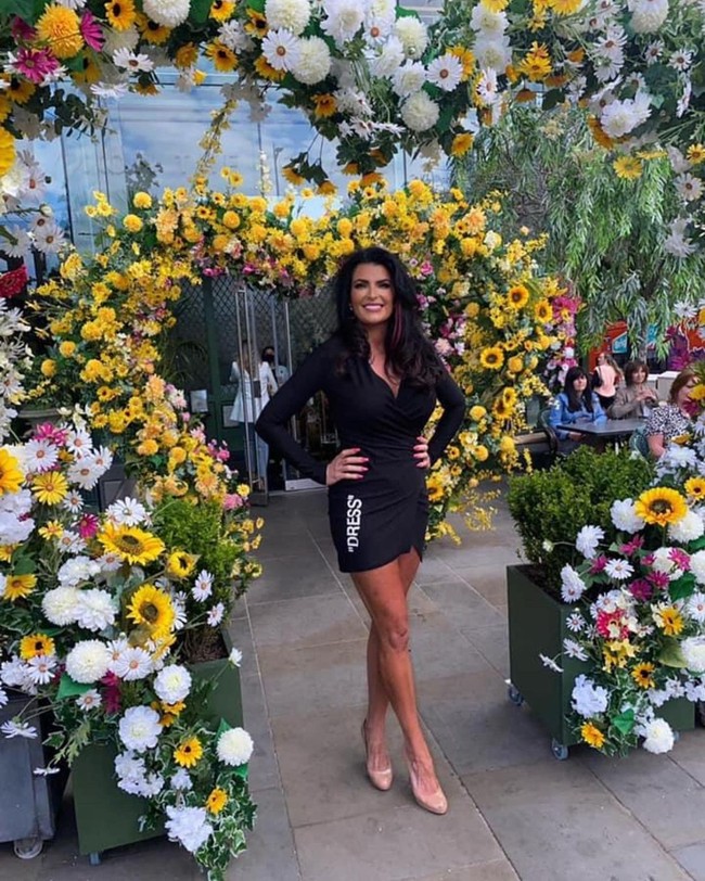 Beberapa netizen mengaku terinspirasi dan menjadikannya panutan. Benar=benar panutan. Ini adalah ibu dengan tiga dari delapan anaknya yang sedang olahraga,Foto: Instagram @louiseyoung1975