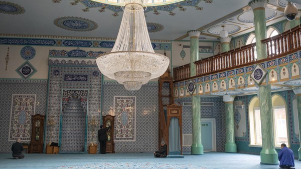 Diketahui, masjid ini menjadi saksi penyebaran agama Islam di Negeri Ratu Elizabeth II. Mengutip laman elektronik www.suleymaniye.org, pembangunan Masjid Suleymaniye dimulai pada tahun 1994.
