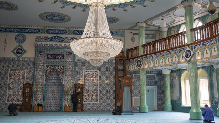 Masjid Ini Jadi Saksi Cahaya Islam di Negeri Ratu Elizabeth II Masjid Suleymaniye menjadi salah satu saksi bisu penyebaran agama Islam di Inggris. Dibuka pada tahun 1999, masjid ini berada di kawasan London. Ini potretnya.